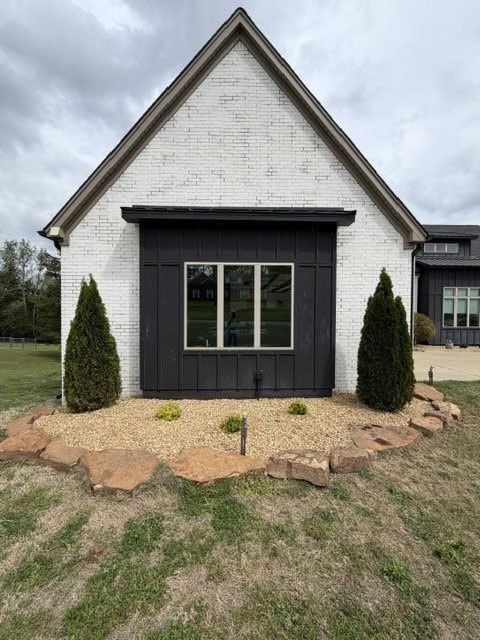 Same landscape bed filled with decorative river rock after conversion